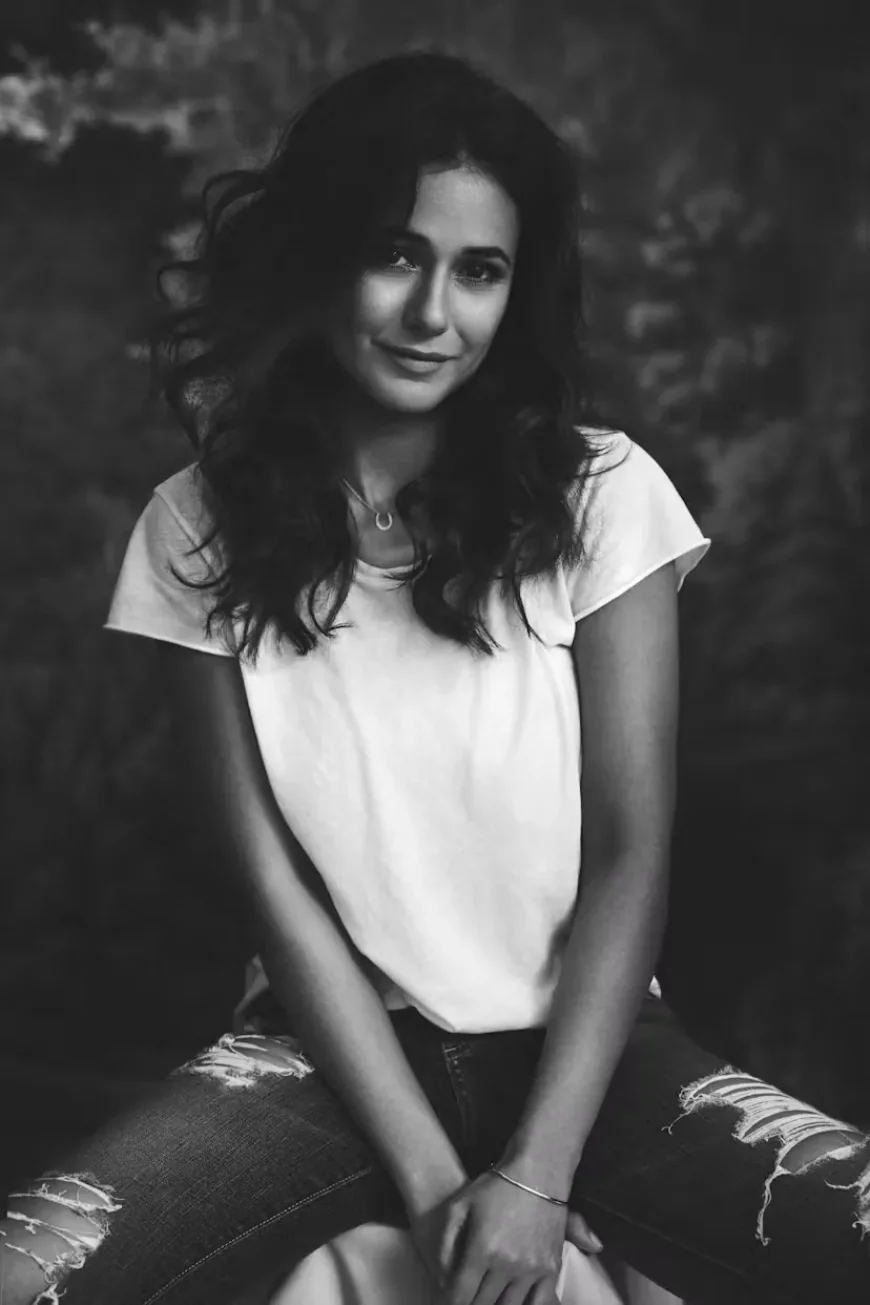 Emmanuelle Chriqui Net Worth, Relationships, Age/Birthdate & Birthday