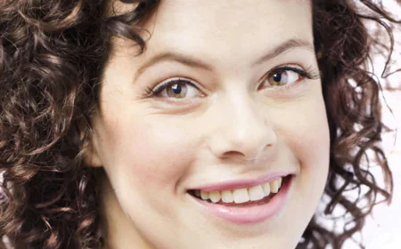 Régine Chassagne Net Worth, Relationships, Age/Birthdate & Birthday