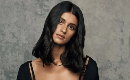 Anya Chalotra Net Worth, Relationships, Age/Birthdate & Birthday