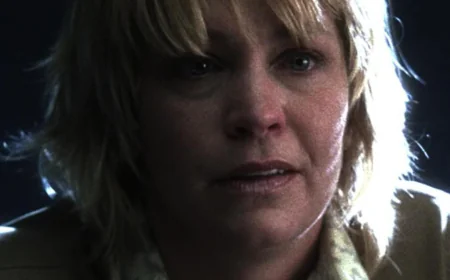 Finn Carter Net Worth, Relationships, Age/Birthdate & Birthday