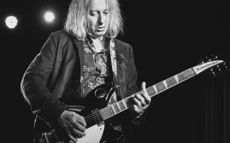 Peter Buck (REM) Net Worth, Relationships, Age/Birthdate & Birthday