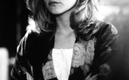 Jennifer Jason Leigh Net Worth, Relationships, Age/Birthdate & Birthday Facts