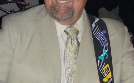 Johnny Lee Net Worth, Relationships, Age/Birthdate & Birthday Facts