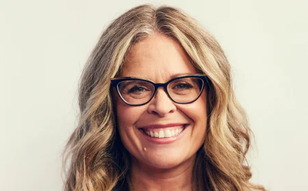 Jennifer Lee Net Worth, Relationships, Age/Birthdate & Birthday Facts