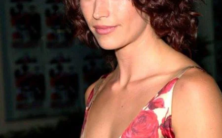 Brooke Langton Net Worth, Relationships, Age/Birthdate & Birthday Facts