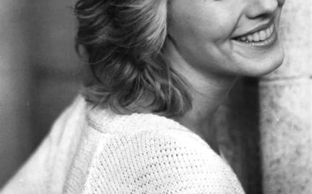 Linda Kozlowski Net Worth, Relationships, Age/Birthdate & Birthday Facts