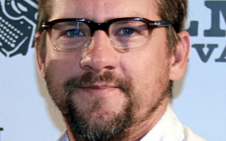 Zachary Knighton Net Worth, Relationships, Age/Birthdate & Birthday Facts