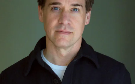 T. R. Knight Net Worth, Relationships, Age/Birthdate & Birthday Facts