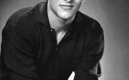 Vinod Khanna Net Worth, Relationships, Age/Birthdate & Birthday Facts