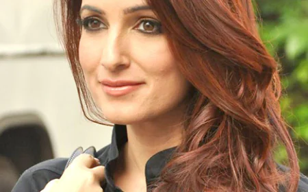 Twinkle Khanna Net Worth, Relationships, Age/Birthdate & Birthday Facts