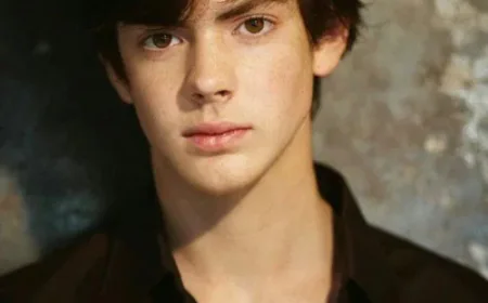 Skandar Keynes Net Worth, Relationships, Age/Birthdate & Birthday Facts