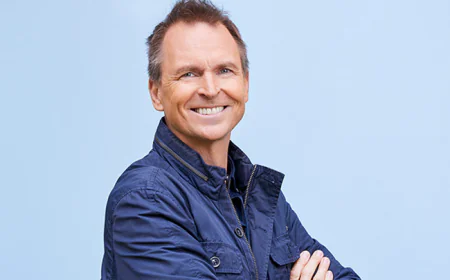 Phil Keoghan Net Worth, Relationships, Age/Birthdate & Birthday Facts