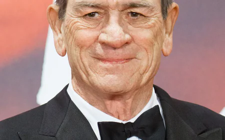 Tommy Lee Jones Net Worth, Relationships, Age/Birthdate & Birthday Facts