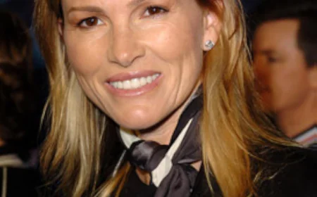 Janet Jones Net Worth, Relationships, Age/Birthdate & Birthday Facts