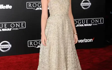 Felicity Jones Net Worth, Relationships, Age/Birthdate & Birthday Facts