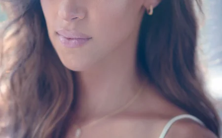 Danielle Jonas Net Worth, Relationships, Age/Birthdate & Birthday Facts