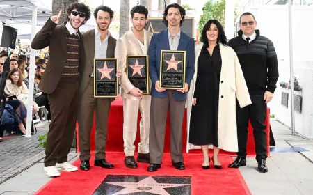 Denise Jonas Net Worth, Relationships, Age/Birthdate & Birthday Facts