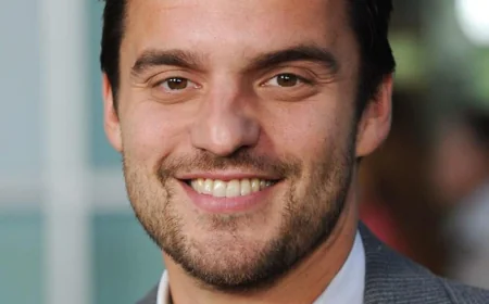 Jake Johnson Net Worth, Relationships, Age/Birthdate & Birthday Facts