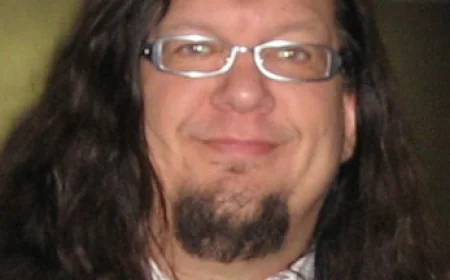 Penn Jillette Net Worth, Relationships, Age/Birthdate & Birthday Facts