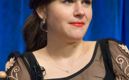 Zoe Jarman Net Worth, Relationships, Age/Birthdate & Birthday Facts