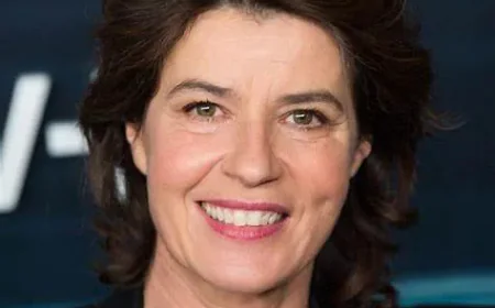 Irène Jacob Net Worth, Relationships, Age/Birthdate & Birthday Facts