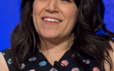 Abbi Jacobson Net Worth, Relationships, Age/Birthdate & Birthday Facts
