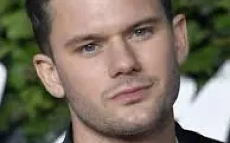 Jeremy Irvine Net Worth, Relationships, Age/Birthdate & Birthday Facts