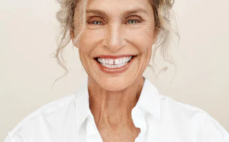 Lauren Hutton Net Worth, Relationships, Age/Birthdate & Birthday Facts
