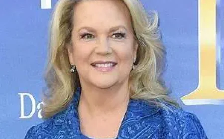 Leann Hunley Net Worth, Relationships, Age/Birthdate & Birthday Facts