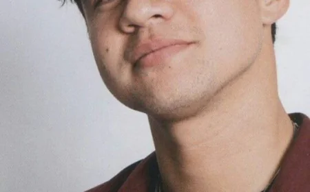 Calum Hood Net Worth, Relationships, Age/Birthdate & Birthday Facts