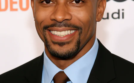 Teck Holmes Net Worth, Relationships, Age/Birthdate & Birthday Facts