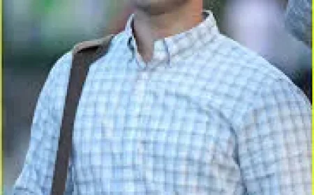 Tyler Hoechlin Net Worth, Relationships, Age/Birthdate & Birthday Facts