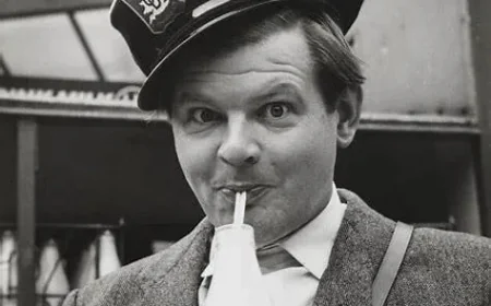 Benny Hill Net Worth, Relationships, Age/Birthdate & Birthday Insights