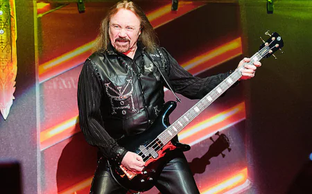 Ian Hill Net Worth, Relationships, Age/Birthdate & Birthday Facts