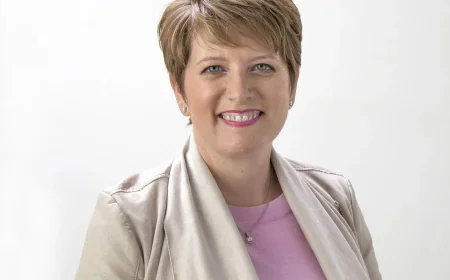 Angie Hicks Net Worth, Relationships, Age/Birthdate & Birthday Facts