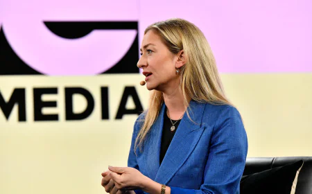 Whitney Wolfe Herd Net Worth, Relationships, Age/Birthdate & Birthday Facts