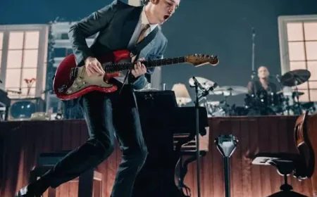 Matthew Healy Net Worth, Relationships, Age/Birthdate & Birthday Facts