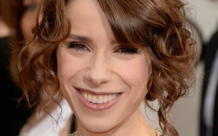 Sally Hawkins Net Worth, Relationships, Age/Birthdate & Birthday Facts