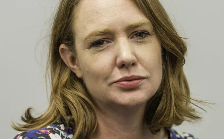Paula Hawkins Net Worth, Relationships, Age/Birthdate & Birthday Facts