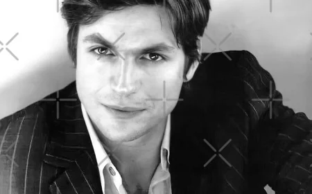 Gale Harold Net Worth, Relationships, Age/Birthdate & Birthday Facts