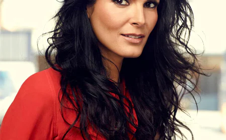 Angie Harmon Net Worth, Relationships, Age/Birthdate & Birthday Facts