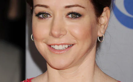 Alyson Hannigan Net Worth, Relationships, Age/Birthdate & Birthday Facts