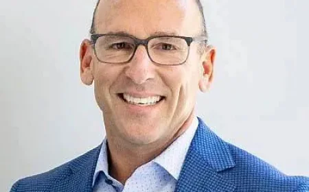 Scott Hansen Net Worth, Relationships, Age/Birthdate & Birthday Facts