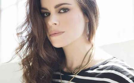 Emily Hampshire Net Worth, Relationships, Age/Birthdate & Birthday Facts