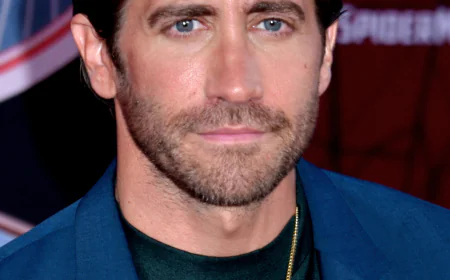 Jake Gyllenhaal Net Worth, Relationships, Age/Birthdate & Birthday Facts