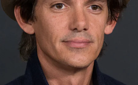 Lukas Haas Net Worth, Relationships, Age/Birthdate & Birthday Facts