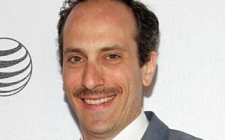 Peter Grosz Net Worth, Relationships, Age/Birthdate & Birthday Facts