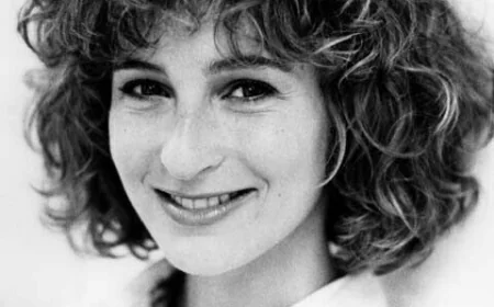 Jennifer Grey Net Worth, Relationships, Age/Birthdate & Birthday Facts