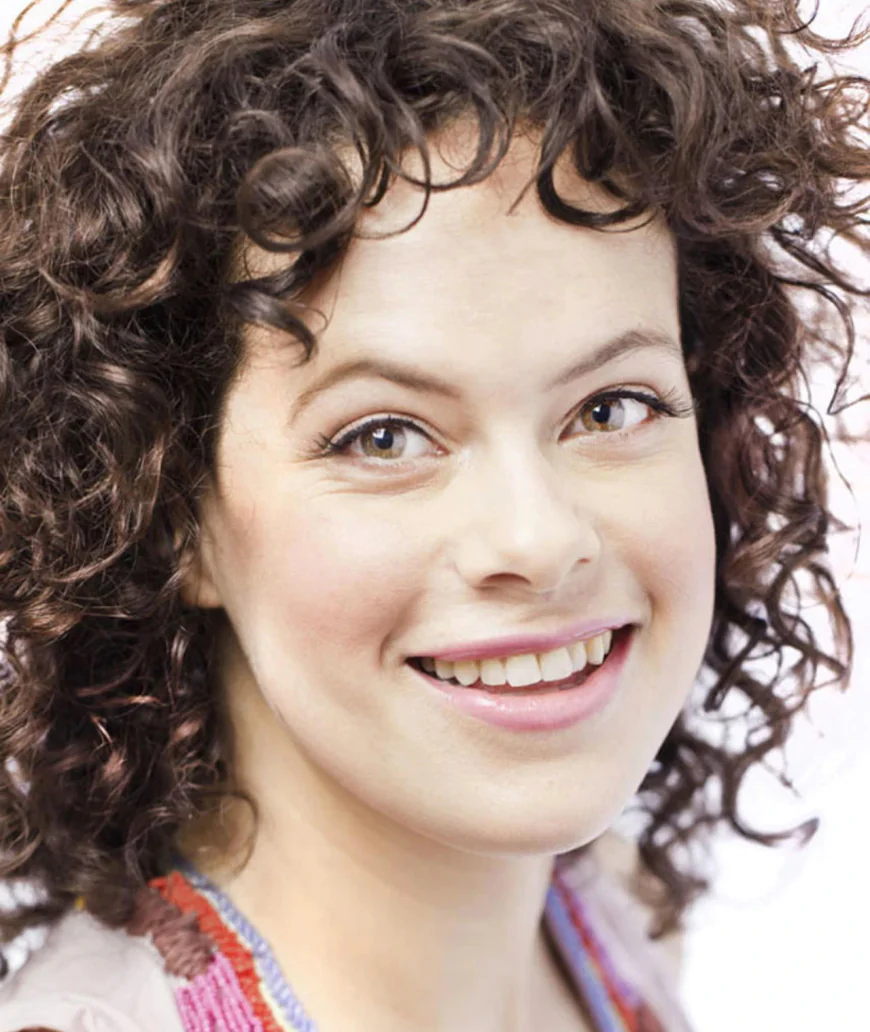 Régine Chassagne Net Worth, Relationships, Age/Birthdate & Birthday