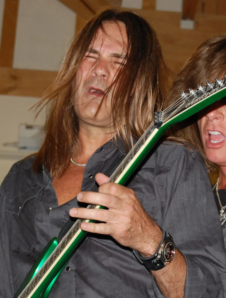 Carlos Cavazo Net Worth, Relationships, Age/Birthdate & Birthday